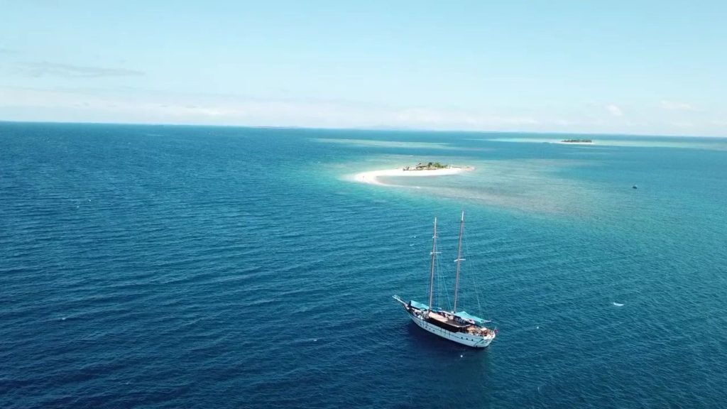 whale&#039;s tale cruise boat shot by drone schooner island